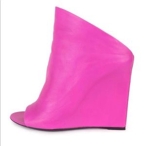 $895 BALENCIAGA Women's Fusha Pink Glove Wedge San